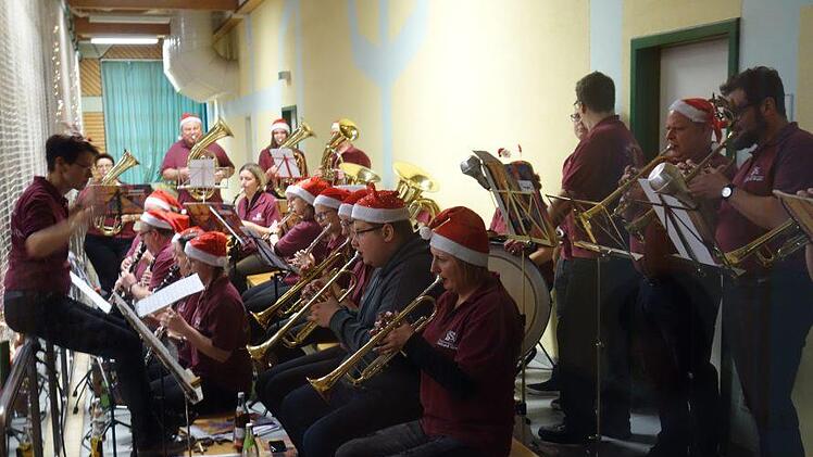 Die Musikkapelle im WeihnachtslookNorbert Neugebauer