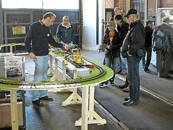 Modellbahn mit Echtdampf Foto: Roland Fraas