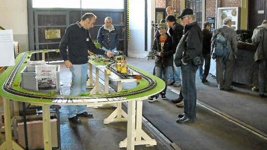 Modellbahn mit Echtdampf Foto: Roland Fraas