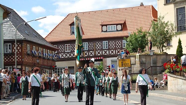 Höhepunkt des Freischießens ist der farbenprächtige Umzug.