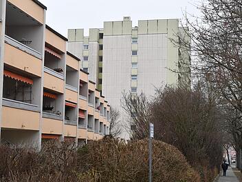 Warm anziehen, ist nicht nur draußen nötig: Auch in diesem Wohnkomplex im Bamberger Osten haben Bewohner gefroren.   Ronald Rinklef