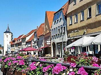 Die Stadt Haßfurt hat einen Projektfonds aufgelegt, der es auch Privat- und Geschäftsleuten ermöglichen soll, Ideen zur Aufwertung der Innenstadt zusammen mit der Stadt zu entwickeln und umzusetzen. Für jeden privaten Euro gibt es einen Euro an Förderung aus öffentlicher Hand.