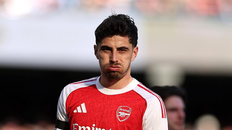 Neben dem Schiedsrichter (Daniel Siebert), der bereits als Leiter des Champions League-Finales feststeht, k&ouml;nnte ein zweiter Deutscher in Budapest triumphieren: Offensivspieler Kai Havertz schn&uuml;rt seine Schuhe f&uuml;r die Londoner von Arsenal.