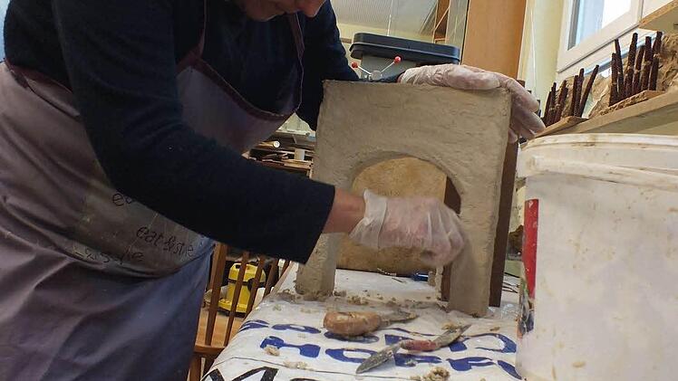 Maria José hat die Leidenschaft fürs Krippenbauen vom Vater geerbt.