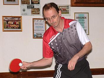 Beim überraschend klaren 9:2-Sieg des TSV Windheim gewann Jörg Fehn seine beiden Einzel. Foto: Hans Franz