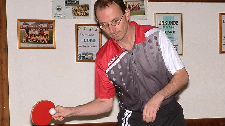 Beim überraschend klaren 9:2-Sieg des TSV Windheim gewann Jörg Fehn seine beiden Einzel. Foto: Hans Franz