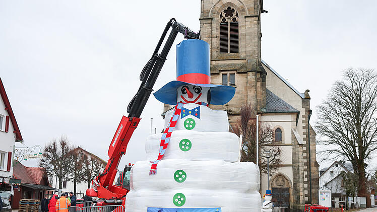 Im Fichtelgebirge wird wieder ein riesiger Schneemann gebaut