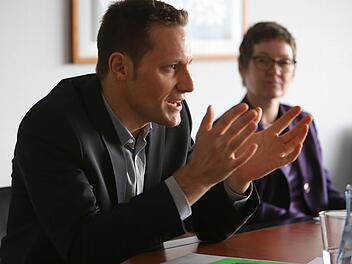 Für die beiden Landtagsabgeordneten der Grünen, Ludwig Hartmann und Ulrike Gote, steht fest: Der jetzige Strommarkt wird in Zukunft nicht mehr funktionieren. Foto: Barbara Herbst
