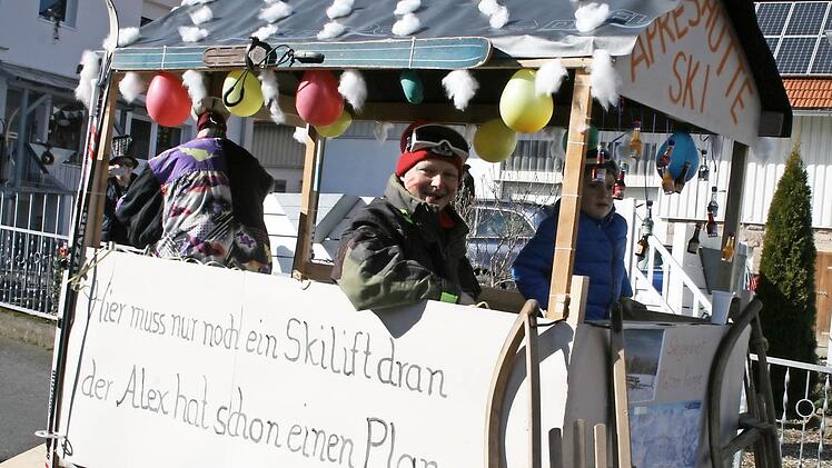 Ein Skilift für die Gerodaer war ebenfalls ein Thema beim Faschingsumzug.  Foto: Gabriele Sell