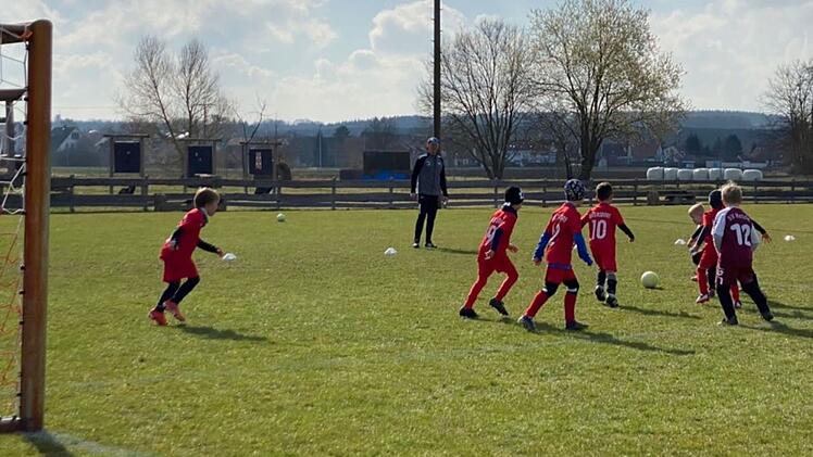 Baiersdorf: Gebührenerhöhung bei Fußballverein BSV macht Eltern stinksauer - "Frechheit"