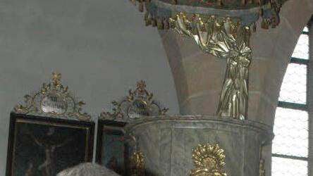 Die Kanzel im Hintergrund hat Thomas Wagner geschaffen. Foto: Gerhard Schmidt