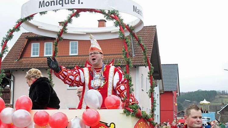 Auch das Brückenauer Prinzenpaar Matthias und Monique war in Altengronau präsent. Foto: Steffen Vetter