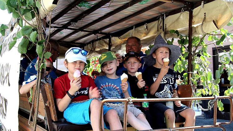 Die Fahrt war ein Erlebnis auch für die Kleinen. Sie bekamen ein Eis.