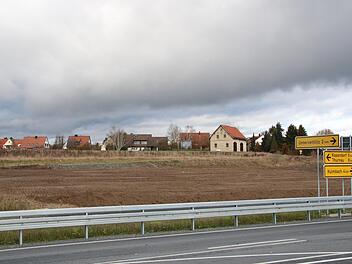 Nur wenig mehr als 100 Meter liegen zwischen der  Umgehung und einigen der Häuser Am Birkich.Foto: Katrin Geyer