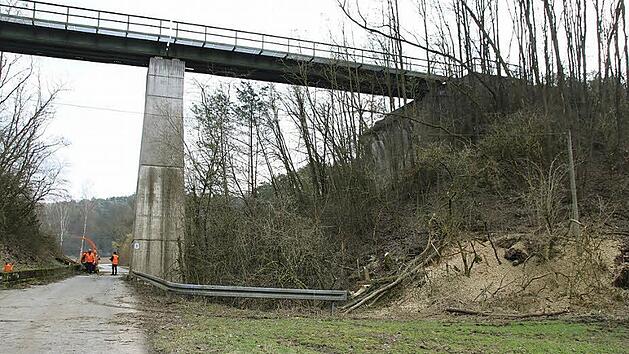 Die Bäume an der Talbrücke sind weg. Foto: Thomas Malz