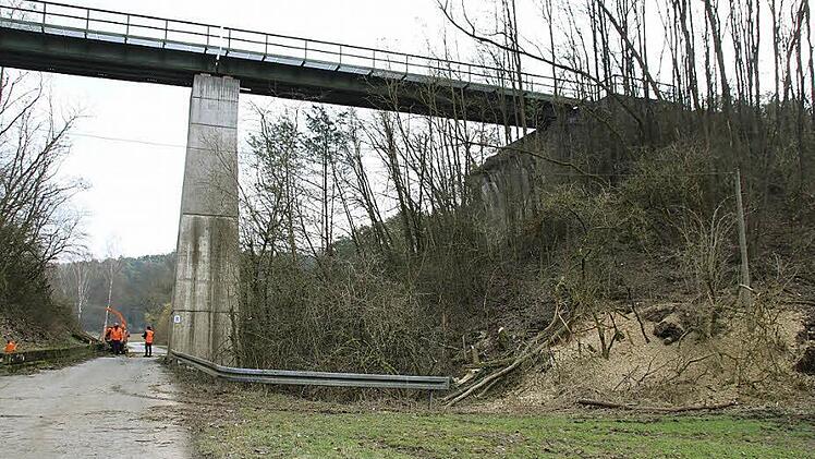 Die Bäume an der Talbrücke sind weg. Foto: Thomas Malz