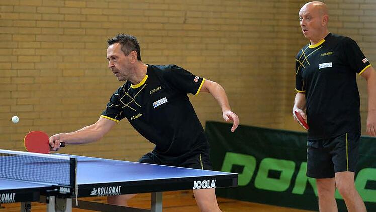 Jürgen Zöbelein (li.) und Igor Ondrejicka gewannen zwar ihr Eingangsdoppel, verloren aber das entscheidende Schlussdoppel gegen eine andere Treuchtlinger Besetzung. Foto: Picturedreams