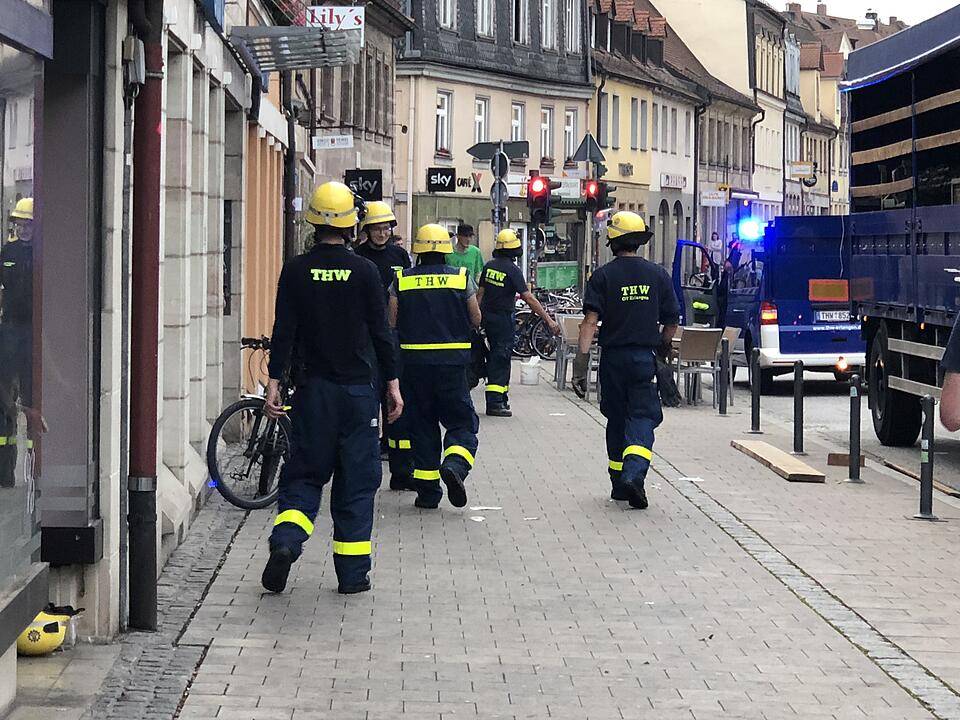 Mehrere zentimeterdicke Hagelkörner gehen in Franken nieder