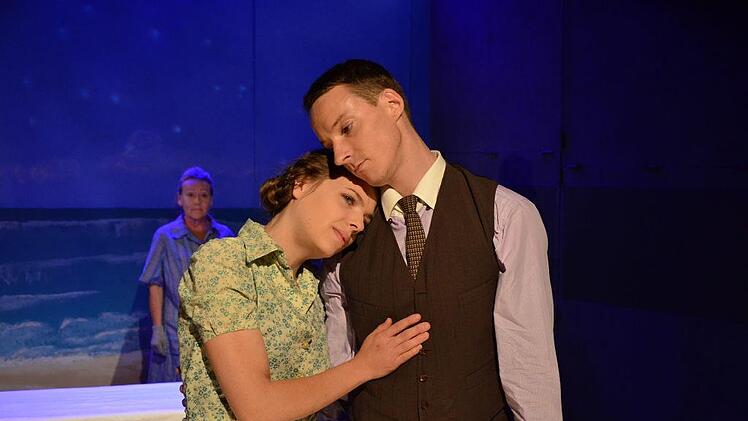Ausschnitte aus dem neuen Stück "Kleiner Mann, was nun?" von Hans Fallada, den Christian Schidlowsky für das Maßbacher Theater dramatisiert und inszeniert hat (bis 11. 11.).Sebastian Worch