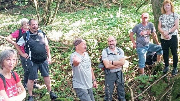 Johann Westhauser (Bildmitte, mit verschränkten Armen) war bei der geologischen Wanderung rund um die Fellner-Doline dabei. Foto: privat