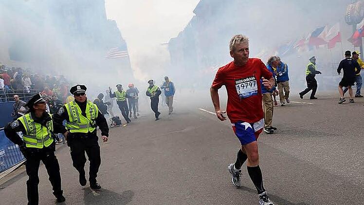 Bei einem Bombenanschlag im Zielbereich des Bostoner Stadtmarathons sind am Montagabend mindestens drei Menschen ums Leben gekommen. Foto: dpa