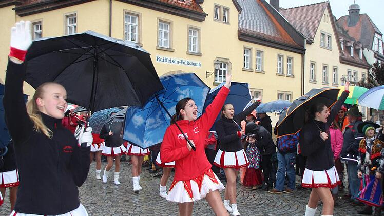 "Seßlach, Helau!", schallte es durch die Seßlacher Altstadt. Foto: Dominic Buckreus