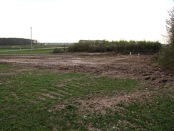 Das Grundstück für das geplante Feuerwehrgerätehaus ist bereits gerodet. Foto: Richard Sänger