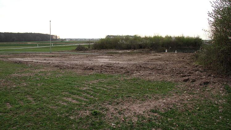 Das Grundstück für das geplante Feuerwehrgerätehaus ist bereits gerodet. Foto: Richard Sänger