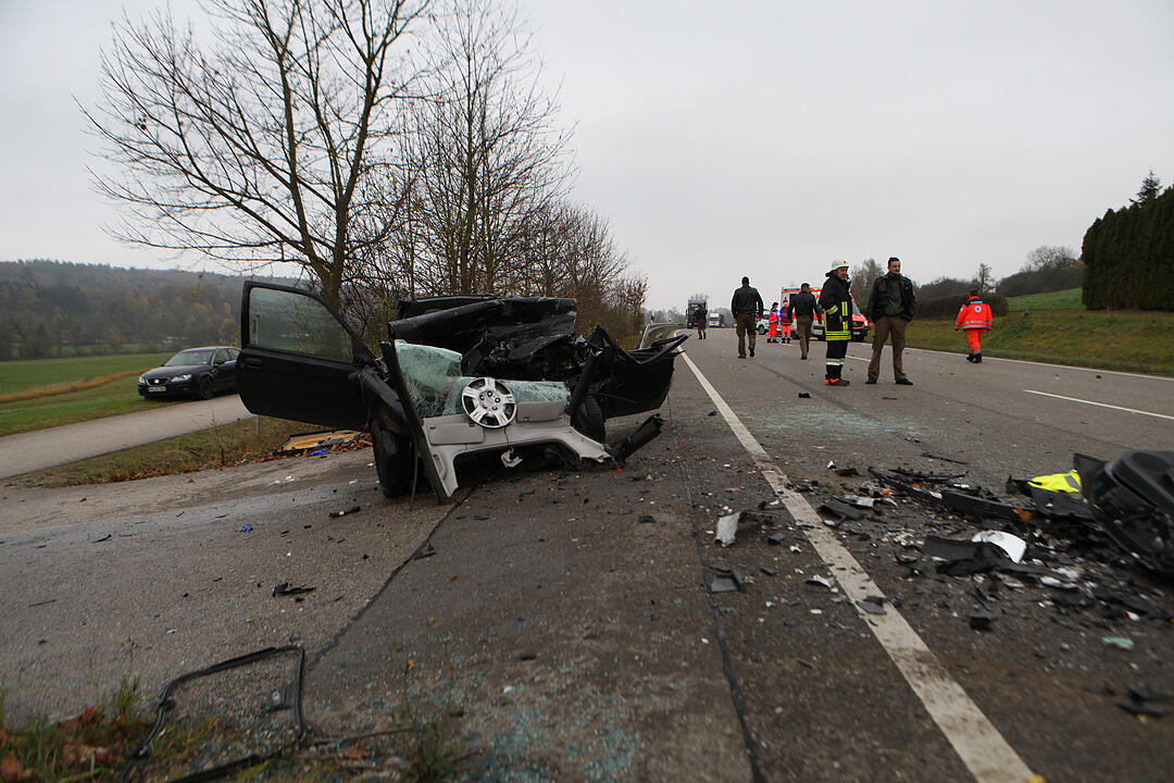 Ansbach: Frontalcrash - zwei Schwerverletzte