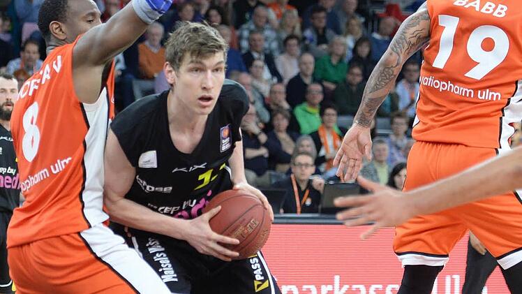 Center Andreas Seiferth (r.) war Bayreuths Topscorer.  Foto: Peter Mularczyk
