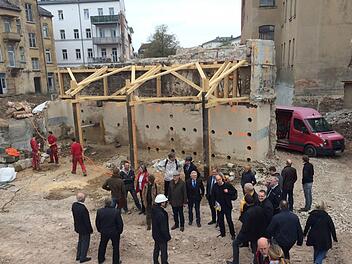 So war die Bamberger Stadtmauer aus dem Hochmittelalter seit Jahrhunderten nicht mehr zu sehen.   Foto: