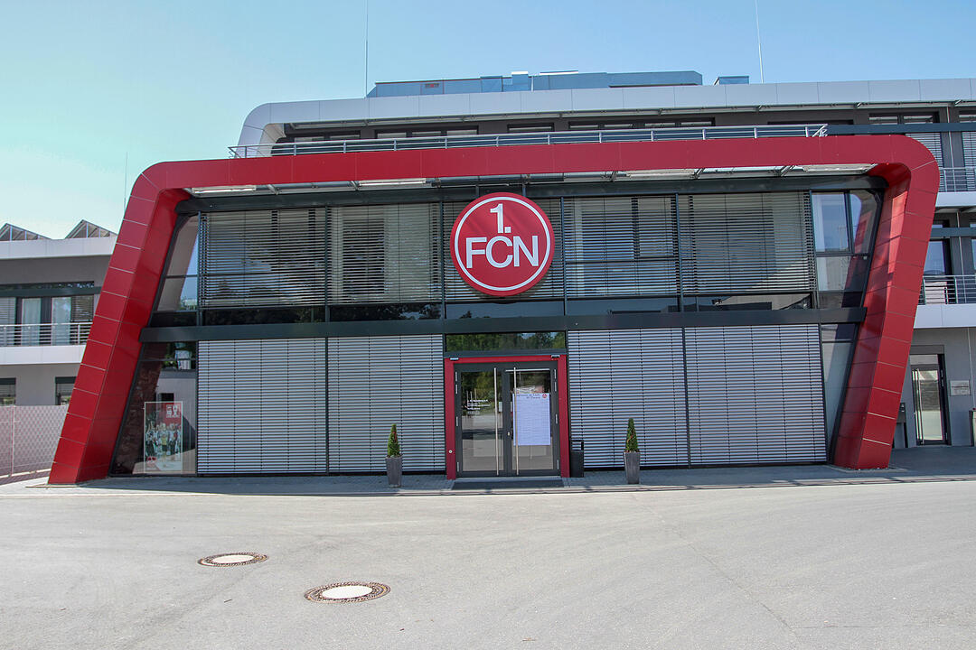 1. FCN steigt auf: Fans feiern in Nürnberg