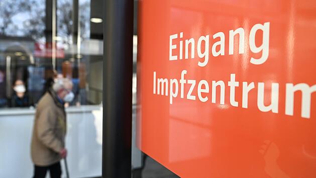 Ein Ehepaar aus dem Landkreis Bad Kissingen &auml;u&szlig;erte in einem offenen Brief Kritik an der Impfstrategie. Symbolbild: Foto: Felix K&auml;stle/dpa