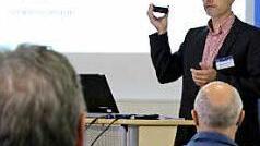 Georg Herrmann, Bereichsleiter Entwicklung bei Vierling, berichtet über eine Anwendung mit erhöhter Geheimhaltungsstufe. Foto: p