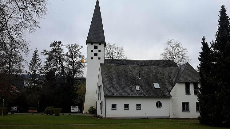 Die Friedenskirche im Georgi-Kurpark wurde 1959 geweiht. Im Turm stehen für das laufende Jahr umfangreiche Sanierungsarbeiten an.Foto: Rolf Pralle