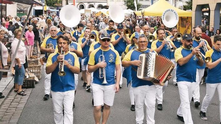 "La Banda de Cournon" war weder zu überhören noch zu übersehen. Foto: Tobias Kindermann