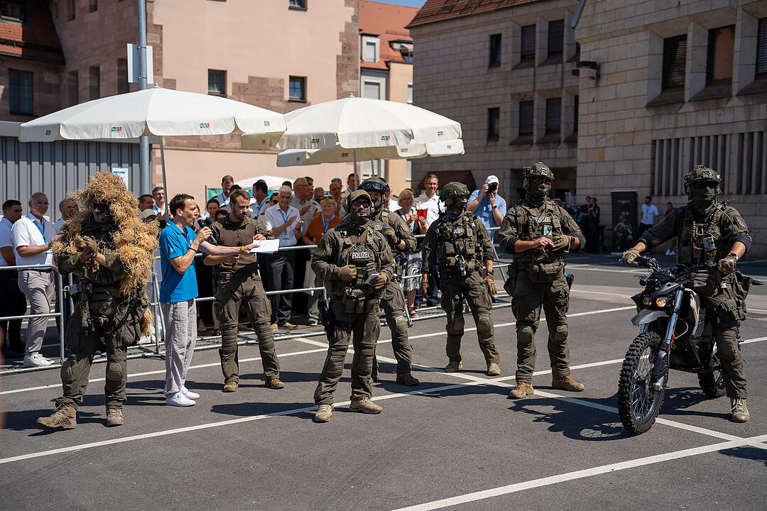Motto: &bdquo;Sicherheit auf Landstra&szlig;en&ldquo;