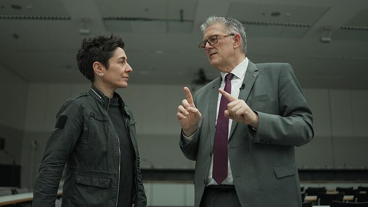 CDU-Verkehrspolitiker Michael Donth berichtet Dunja Hayali, woran es auch im Verkehrsministerium mangelt.