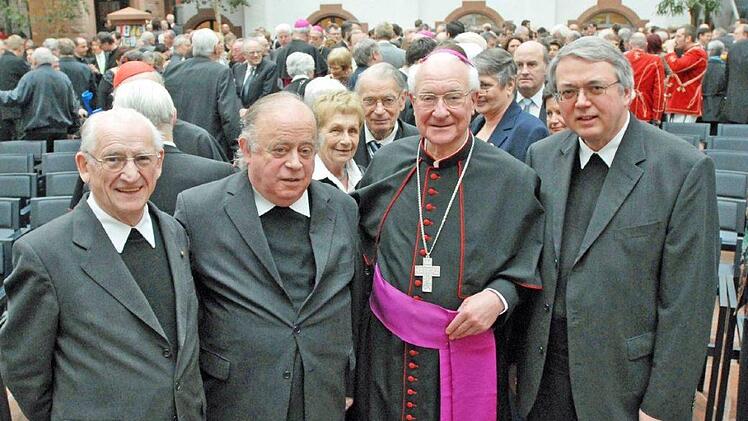 Anton Schlembach (Zweiter von rechts) wurde am 10. Februar 2007 als Bischof verabschiedet. Eine Würzburger Delegation besuchte ihn (von links): Generalvikar i.R. Prälat Heribert Brander, Bischof em. Paul-Werner Scheele und Generalvikar Karl Hillenbrand. Foto: Bistum Speyer