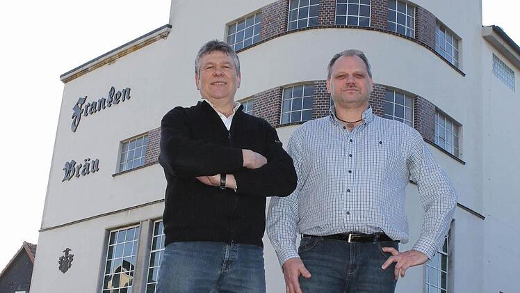 Die Chefs in Mitwitz: Braumeister Edgar Schönmüller (links) und Geschäftsführer Henry Bolgehn.
