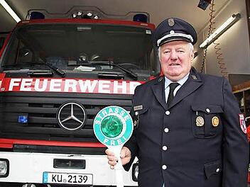 Der Kasendorfer Kommandant Heinz Hübner kann sich über grünes Licht für die Ersatzbeschaffungen freuen. Die Summe dafür hatte den Haushaltsansatz gesprengt - im Haushalt mussten 30 000 Euro nachgeschoben werden. Foto: Sonny Adam