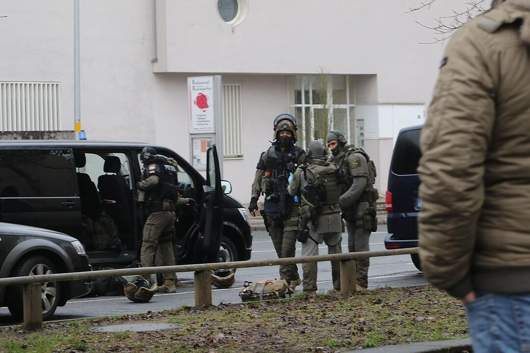 Coburg: SEK-Einsatz in Wohnung an Angerturnhalle – Haus wurde gestürmt
