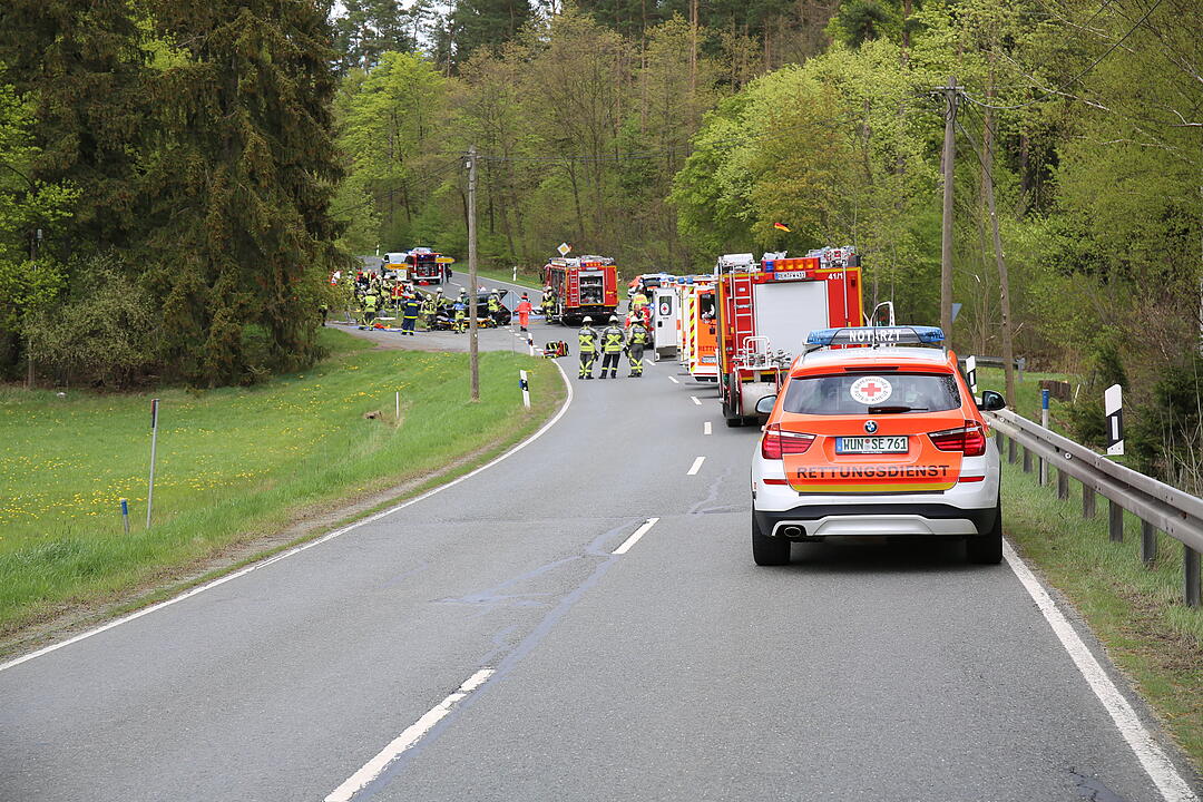 Schwerer Unfall im Landkreis Hof - Hubschraubereinsatz