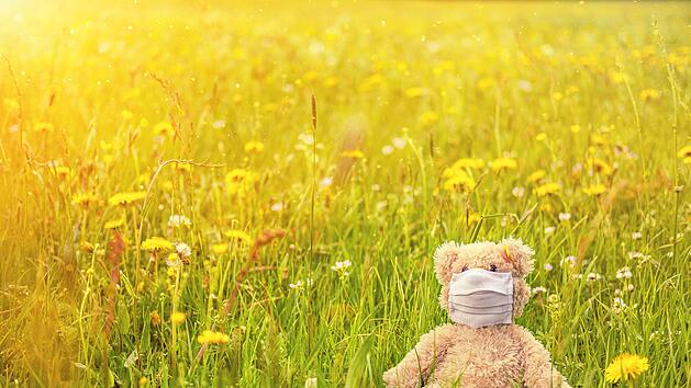 Da man ihn zur Zeit sowieso tragen muss: schützt ein Mundschutz auch gegen Pollen? Foto: Bru-nO/pixabay.com.