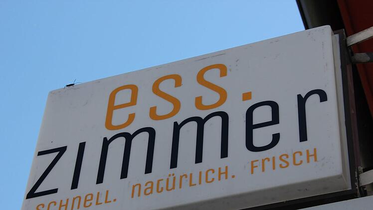 Nur noch bis 13. Juli kann man  in der Kronacher Spitalstraße im "Esszimmer" einkehren. Foto: Andreas Schmitt