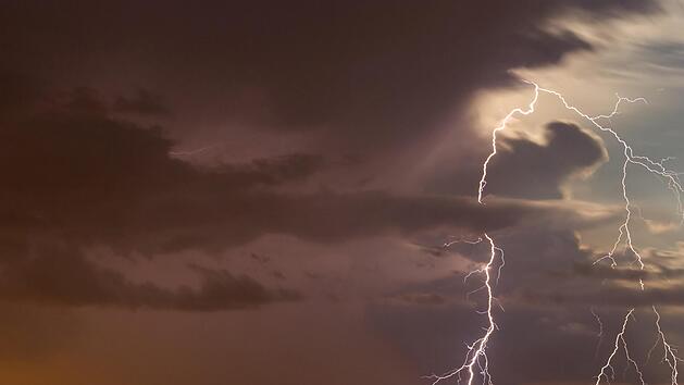 DWD warnt vor starken Gewittern am Freitag