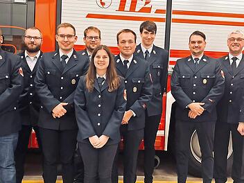 Auf dem Foto der Freiwilligen Feuerwehr Riedenberg (hintere Reihe von links): Markus Hildmann, Daniel Wolf, Lukas Belz, Jan-Eric Schwab, Björn Fröhlich, Marco Brust, und Markus Ullrich, (vorne von links) Roman Jäger, Lorenz Statt, Svenja Küchler u...