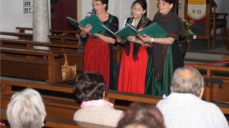 Der Kartäuser Dreigesang aus Astheim in der Dorfkirche.