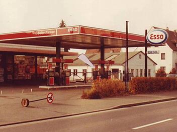 Tatort Esso-Tankstelle: Seit dem Mord 1984 ist die Tankstelle am Kreuzstein komplett umgebaut worden. Foto: privat
