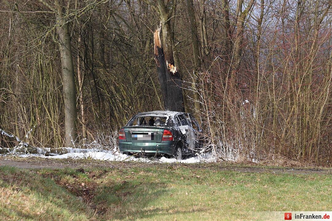 Tödlicher Unfall im Kreis Bayreuth: Auto verbrennt
